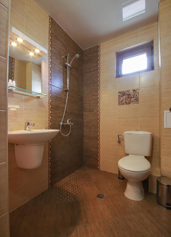 Guesthouse Phoenix 오브조르 외부 사진