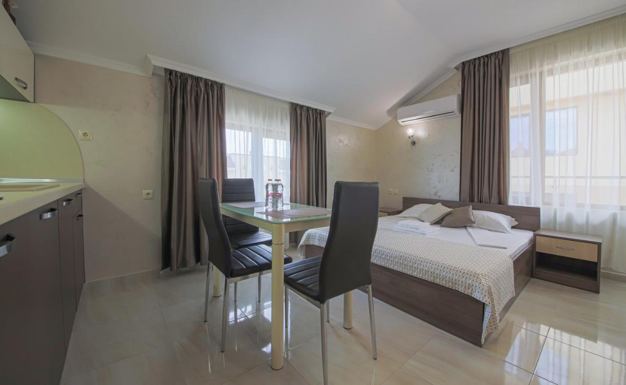 Guesthouse Phoenix 오브조르 외부 사진